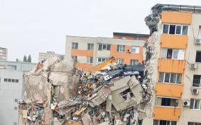Etajele superioare ale blocului din Rahova, demolate controlat