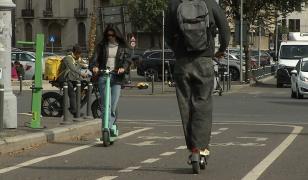 Doar cei peste 18 ani vor putea închiria trotinete electrice în București. Excepție pentru minorii cu permis