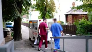Dependenţii de droguri, plimbaţi în cerc la nesfârşit. La 25 de ani, a ajuns de 10 ori la Obregia
