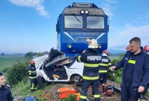 Tânărul care a murit azi într-un Audi spulberat de tren, în Braşov, împlinise ieri 32 de ani şi avea doi copii mici. Maşina a fost târâtă 180 de metri