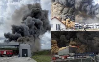 Incendiu puternic la o hală de tâmplărie PVC din Suceava. Aproximativ 1.800 de metri pătraţi au ars. Autoritățile au emis mesaj Ro-Alert