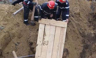 Muncitor de 37 de ani din Argeş, mort după ce a fost îngropat de viu în timp ce lucra la o canalizare