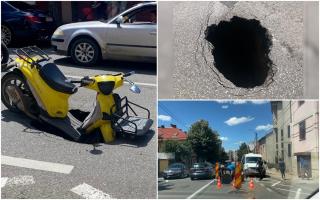 Scuter aproape înghiţit de un nou crater apărut în asfalt, pe o stradă din Cluj Napoca