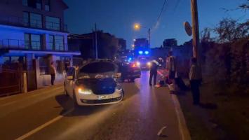 Băut bine, după victoria României, un șofer s-a izbit violent de o altă mașină, în Cluj-Napoca. Ce alcoolemie avea