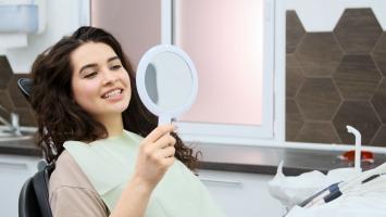 Fațetele dentare: tot ce trebuie să ştii despre "asul" din mâneca stomatologiei moderne
