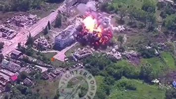 Veste proastă pentru ucraineni. Ruşii au atacat în premieră cu o bombă de aviație de trei tone FAB-3000. Momentul impactului