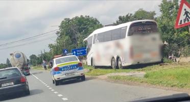 Autocar cu 38 de copii și 10 adulți, accident groaznic în comuna Rugăciuni. Șoferul a pierdut controlul volanului