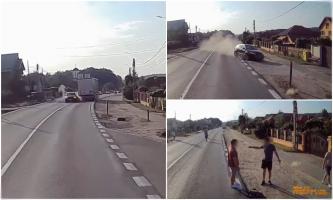 Accident filmat de camera de bord a unui TIR, pe un drum din Argeş. O clipă de neatenţie se putea transforma într-o tragedie