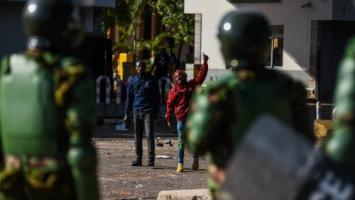 Ciocniri violente în Kenya: Cinci morţi şi 30 de răniţi, după ce protestatarii au încercat să ajungă în clădirea Parlamentului