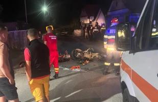 Un tânăr de 18 ani a murit pe loc, iar altul este în comă după ce s-au ciocnit cu motocicletele, pe un drum din Braşov