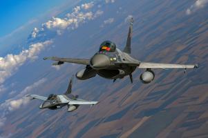 Două F-16 ale Forţelor Aeriene Române, ridicate în aer pentru a monitoriza situaţia după un atac al ruşilor în Ucraina