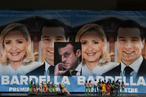 Alegeri Franţa. Extrema dreaptă, pe cale să preia puterea. Prezenţă uriaşă la vot în al doilea tur, cea mai ridicată din 1981