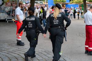 Un român a ajuns după gratii în Germania. A încercat "să agaţe" o poliţistă sub acoperire