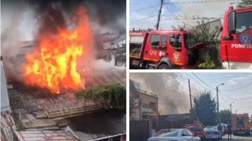 Incendiu puternic în Capitală. Au ars mai multe case, pe o suprafaţă de 700 de metri pătraţi: pompierii intervin cu 12 autospeciale