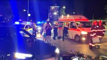 Impact violent între o maşină şi o motocicletă, în Satul de Vacanţă din staţiunea Mamaia