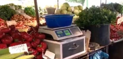 Ce au descoperit poliţiştii în pieţele din Buzău. "Nu ştim ce mâncăm, nu suntem siguri nici de la producători"