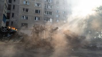 Atac cu bombă în Harkov. Ruşii au lovit un bloc de apartamente şi au rănit 21 de persoane