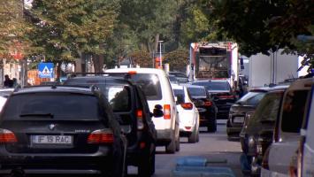 Traficul de groază din Bucureşti primeşte o nouă lovitură. Cum este regulamentul încălcat zilnic: "Nu poţi să ieşi de pe străduţe"