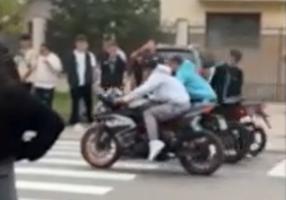 Cursă moto ilegală, oprită de poliţiştii din Bârlad. Ce au păţit cei trei tineri de 17 ani după ce au fost prinşi