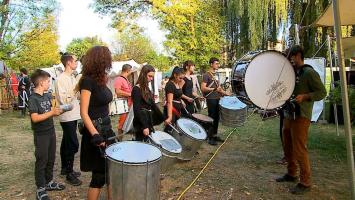 Festivalul "Desculţ în iarbă" în Târgu Mureş. Localnicii s-au bucurat de spectacol în aer liber