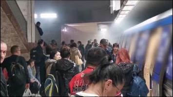 Fum la staţia de metrou Eroii Revoluţiei. Călătorii au sunat disperaţi la 112