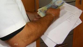 Un angajat IML Iaşi cerea şi 3.000 de euro pentru falsificarea certificatelor medico-legale. De fapt, nu modifica nimic în documente