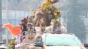 Magia florilor a transformat centrul unui oraş din România într-un adevărat carnaval