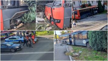 Șase oameni la spital, după ce un autobuz s-a înfipt într-un copac,  pe un trotuar din Reșița. Șoferul ar fi încercat să evite o șoferiță neatentă