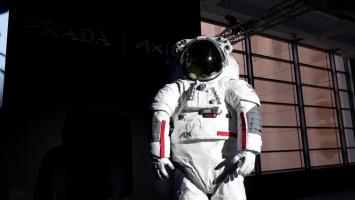 Prada a prezentat costumele spațiale pentru astronauții care vor zbura pe lună în 2026