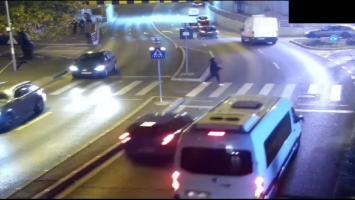 Tânăr lovit grav de un Volkswagen, pe o trecere de pietoni din Timișoara. Impactul a fost surprins de camere