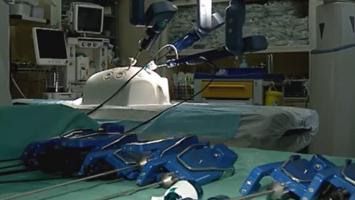 Robot pentru chirurgia pediatrică, instalat la Spitalul Grigore Alexandrescu. Micii pacienţi vor fi operaţi de săptămâna viitoare