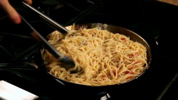 Paste cacio e pepe. Cum se prepară reţeta cu doar 3 ingrediente