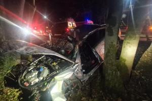 Accident grav cu trei răniţi în Iaşi, după ce două maşini s-au ciocnit. O persoană a rămas încarcerată