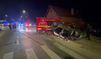 Tineri de 20 de ani, blocaţi între fiarele maşinii, după un accident înfiorător cu o ambulanţă SMURD, în Cluj