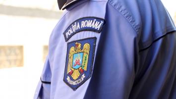 Un polițist din Craiova s-a urcat băut la volan, a provocat un accident și a fugit. O bunică și nepoțica de 7 ani au ajuns la spital