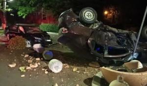 Dezastru cu mașina furată, pe străzile din Bucureşti. După ce au amenințat o şoferiţă cu un cuţit, hoții au pornit într-o cursă nebună