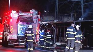 Incendiu în Voluntari. Flăcările au cuprins un restaurant și s-au extins la clădiri din apropiere: "Era puhoi de maşini, se auzeau multe salvări"