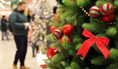 În prag de Crăciun, un binefăcător misterios a schimbat viețile a zeci de familii într-un oraş din SUA