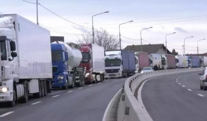 Aglomerație în Vama Siret: Camioanele așteaptă cu orele ca să treacă din România în Ucraina