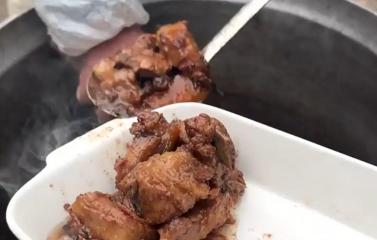 Cum să nu faci exces la masa de Crăciun. Ce combinații alimentare sunt periculoase