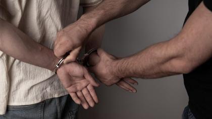 Olandez prins în Bucureşti cu 12 kilograme de "droguri zombie", ascunse în două geamantane