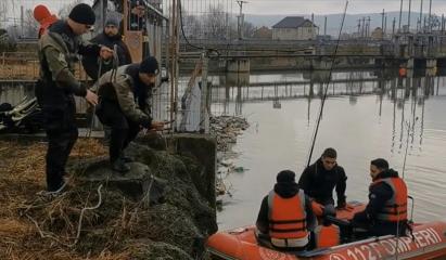 Sebi, copilul de 4 ani căzut în Someş, de negăsit după 3 săptămâni. Familia încă speră la o minune