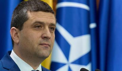 Ministrul Apărării: "La militari nu se taie pensiile". Cât este pensia medie în MApN