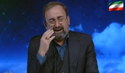 Momentul în care un prezentator al televiziunii de stat anunţă, cu lacrimi în ochi, moartea lui Khamenei