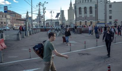 Românii nu mai fug la muncă în străinătate. Doar 6% plănuiesc să plece, arată un sondaj eJobs