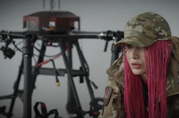 Războiul le-a obligat pe ucrainence să se reconvertească profesional: multe au devenit producătoare de drone