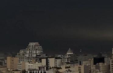 "Ploaia neagră", fenomenul care a pus stăpânire pe Teheran, după atacurile asupra unor instalații de petrol