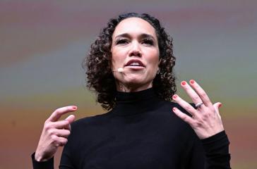 O politiciană germană se va rade pe cap după ce a pierdut un pariu electoral: Liberalii îşi respectă cuvântul