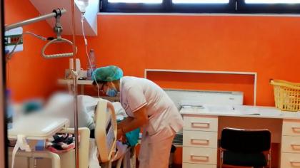 Bărbat cu arsuri pe 50% din corp, refuzat de spitale. De o săptămână aşteaptă un miracol la Cluj