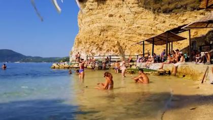 Un turist român a murit pe o plajă din Grecia. Bărbatul de 30 de ani se căsătorise în urmă cu doar două luni